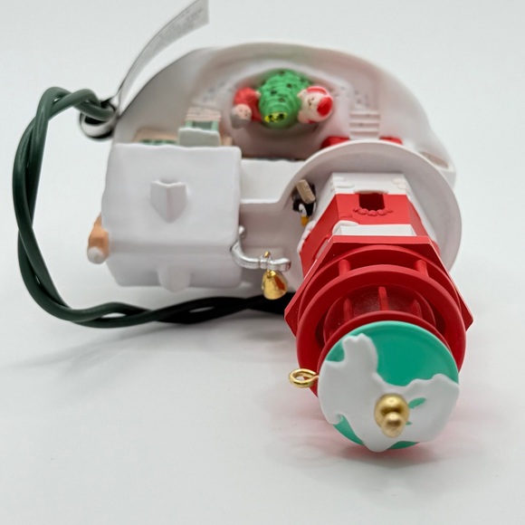 Hallmark Magic Collectors Series Lighthouse Greetings with Flashing Light 1997 - Picture 5 of 11